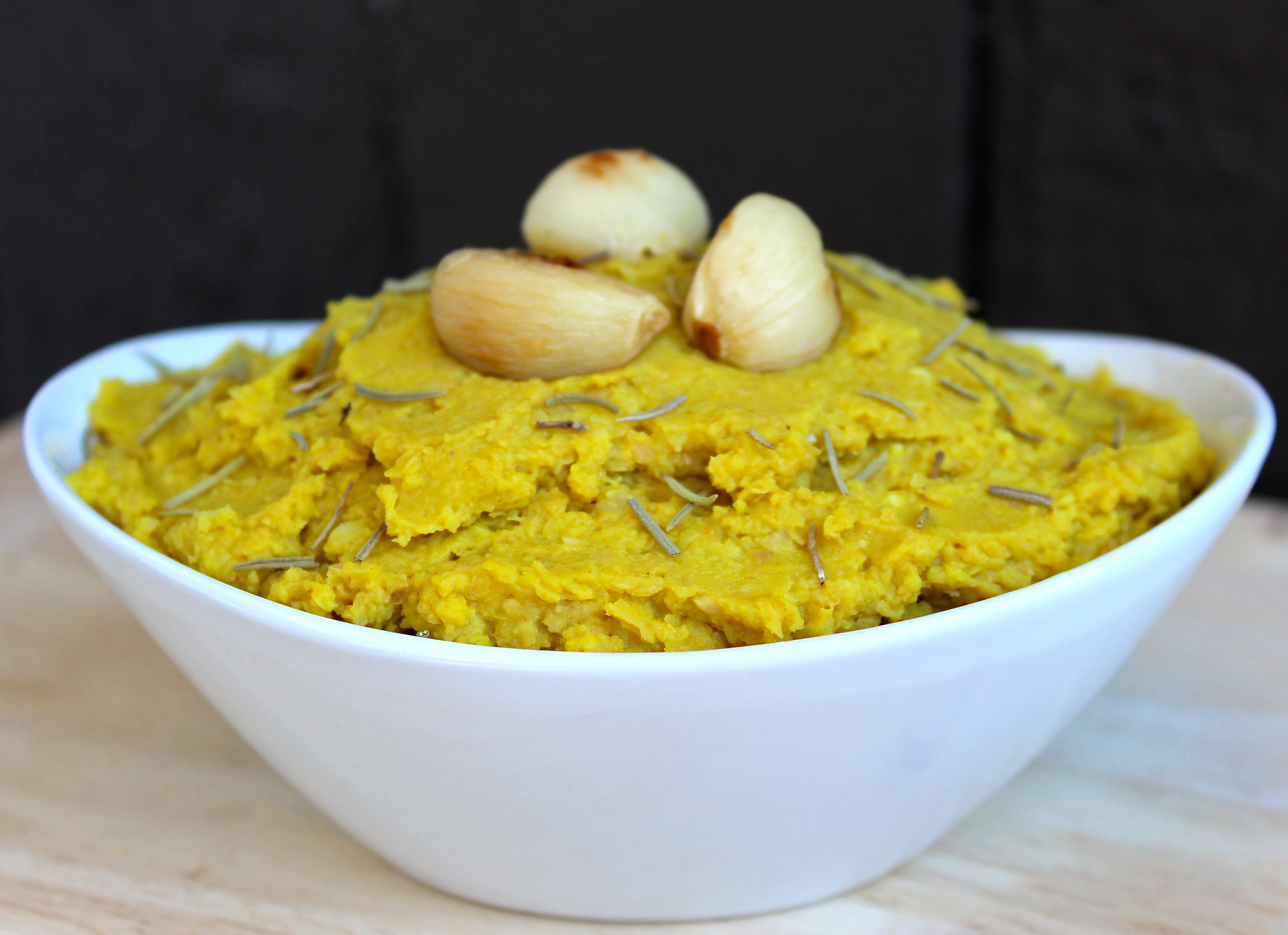 Garlic Turmeric Hummus